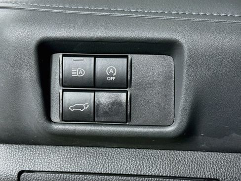 Used 2023 Toyota Highlander LE AWD/4WD image 10