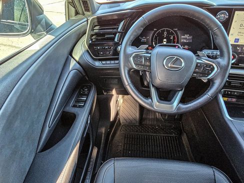 Used 2025 Lexus TX 350 AWD image 32