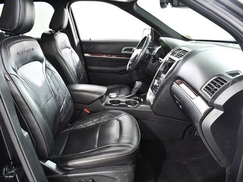 Used 2019 Ford Explorer Platinum AWD/4WD image 10