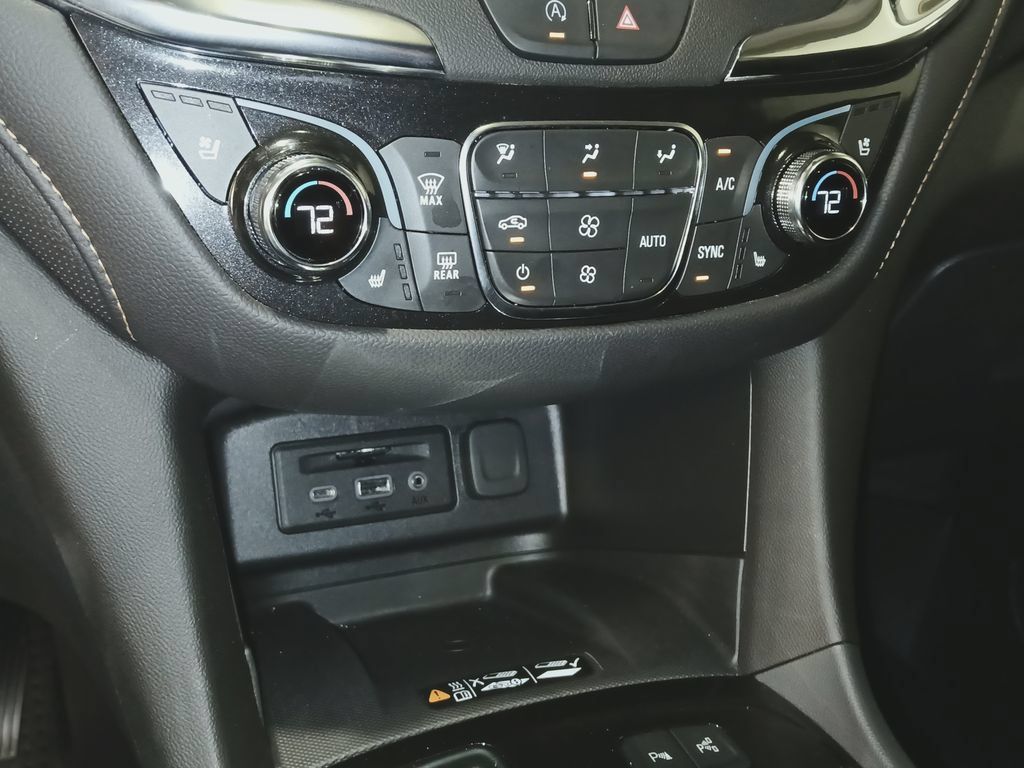 Used 2024 Chevrolet Equinox Premier AWD/4WD image 21