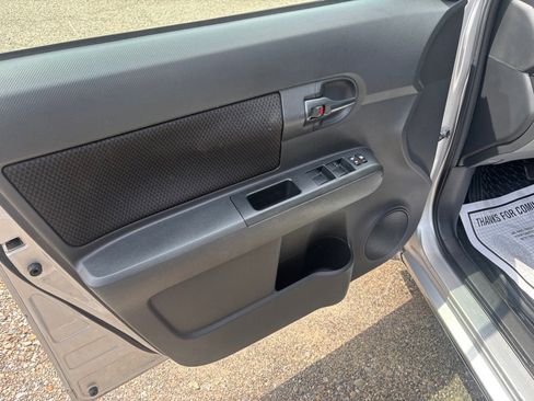 Used 2009 Scion xB FWD image 12