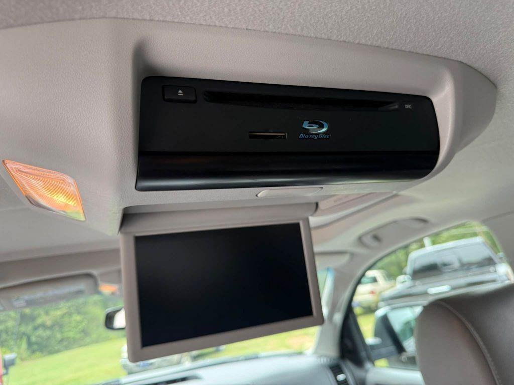 Used 2014 Toyota Sequoia Platinum RWD image 31
