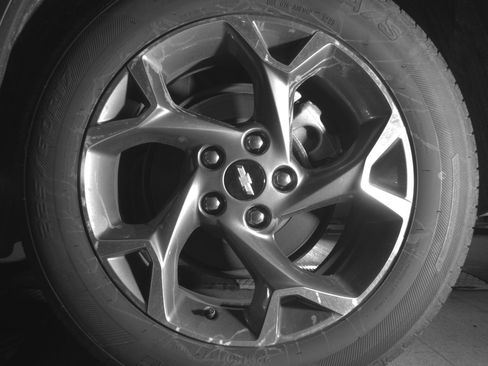 Used 2025 Chevrolet Trax LT w/ LT Convenience Package FWD image 14