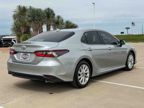 Used 2024 Toyota Camry LE image 3