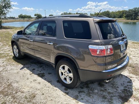 Used 2011 GMC Acadia SLE FWD image 9