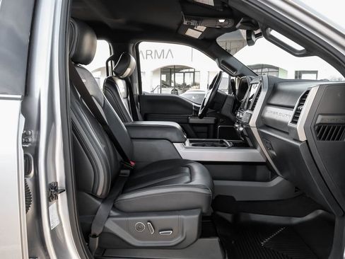 Used 2022 Ford F350 Platinum w/ FX4 Off-Road Package image 39