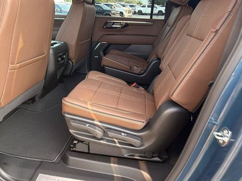 New 2026 Chevrolet Suburban High Country AWD/4WD image 18
