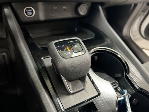 Used 2023 Nissan Rogue SV image 17