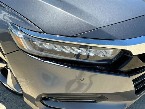 Used 2018 Honda Accord Touring image 17