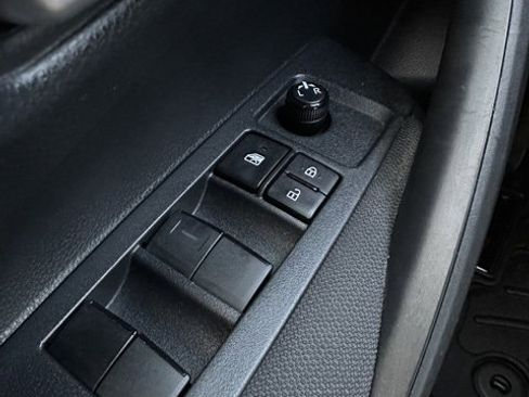 Used 2021 Toyota Corolla LE image 17