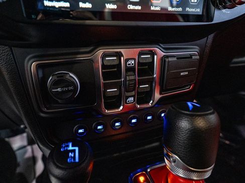 Used 2021 Jeep Gladiator Sport image 46