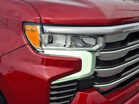 Used 2023 Chevrolet Silverado 1500 High Country w/ Technology Package image 9