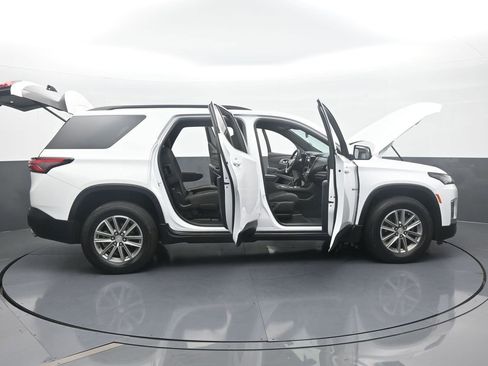 Used 2023 Chevrolet Traverse LT image 75