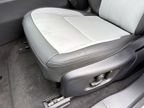 New 2026 Land Rover Range Rover Evoque Dynamic SE AWD/4WD image 17