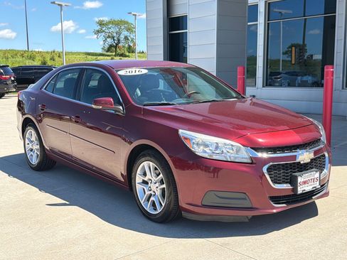 Used 2016 Chevrolet Malibu LT w/ Power Convenience Package FWD image 2