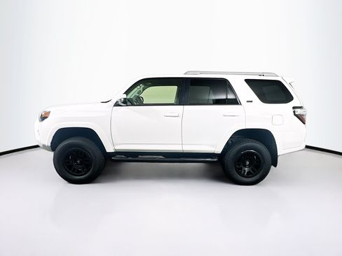 Used 2017 Toyota 4Runner SR5 AWD/4WD image 4