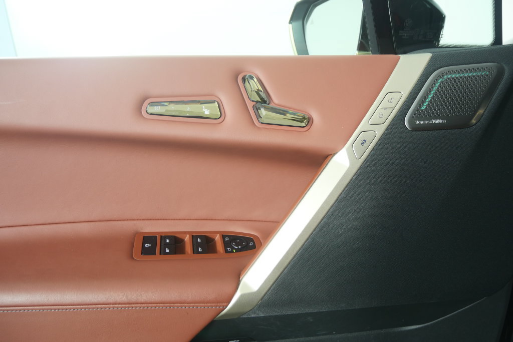 Used 2024 BMW iX M60 AWD/4WD image 9