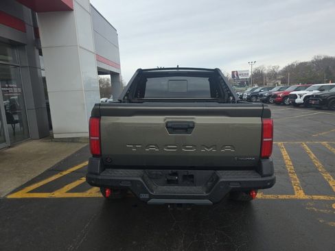 Used 2025 Toyota Tacoma Trailhunter image 4