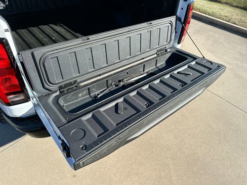 Used 2024 Chevrolet Colorado ZR2 w/ Technology Package image 24