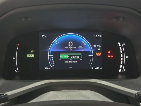 Used 2025 Toyota Camry SE image 19