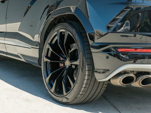 Used 2020 Lamborghini Urus image 44