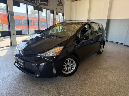 Used 2016 Toyota Prius V Four FWD image 3