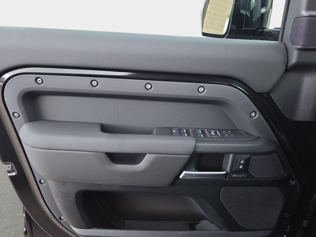 New 2026 Land Rover Defender 110 X-Dynamic SE AWD/4WD image 19