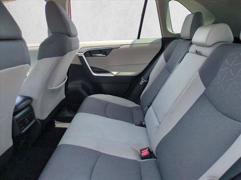 Used 2021 Toyota RAV4 XLE w/ Convenience Package FWD image 19