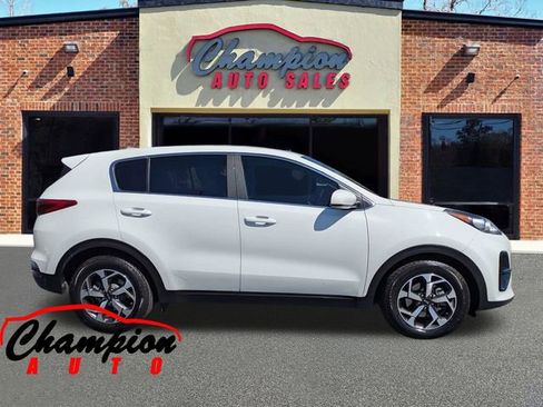 Used 2020 Kia Sportage LX image 3
