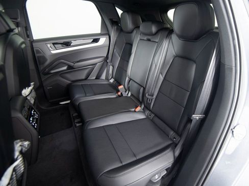 New 2026 Porsche Cayenne image 35
