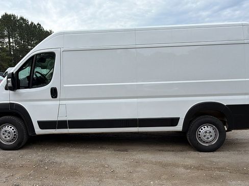 Used 2024 RAM ProMaster 2500 w/ Convenience Group FWD image 11
