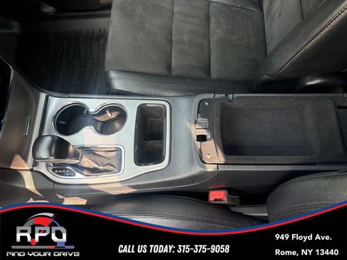 Used 2020 Jeep Grand Cherokee Altitude AWD/4WD image 26