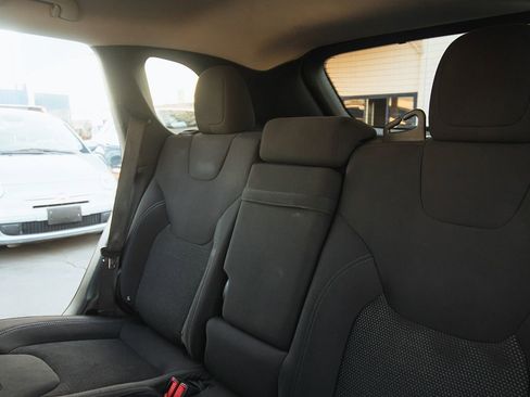 Used 2019 Jeep Cherokee Latitude w/ Popular Appearance Group image 6