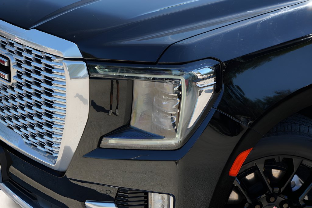 Used 2022 GMC Yukon Denali RWD image 3