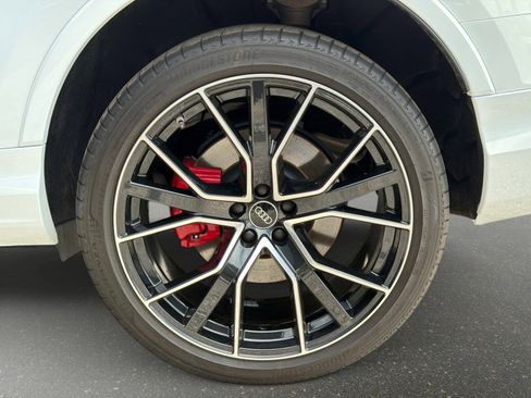 Used 2024 Audi Q7 3.0T Prestige image 17