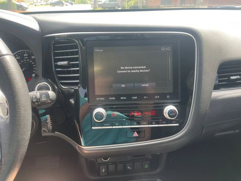 Used 2020 Mitsubishi Outlander LE image 18