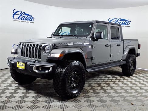 Used 2022 Jeep Gladiator Sport image 6