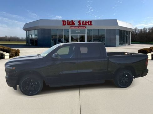 New 2026 RAM 1500 4x4 Crew Cab image 5