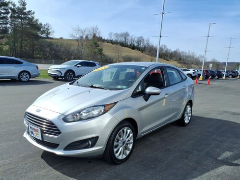 Used 2014 Ford Fiesta SE w/ Equipment Group 201A image 4