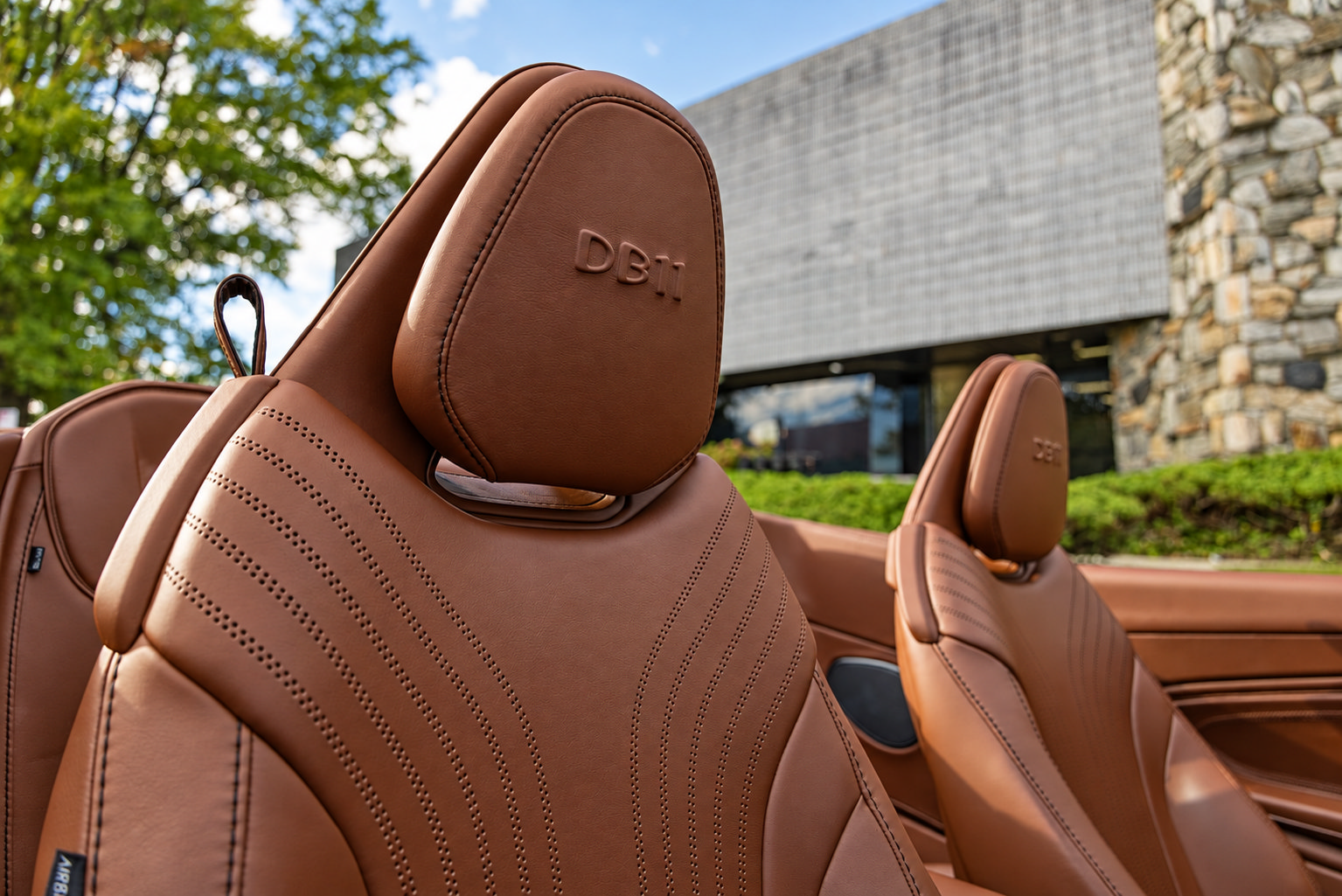 Used 2019 Aston Martin DB11 Volante RWD image 40