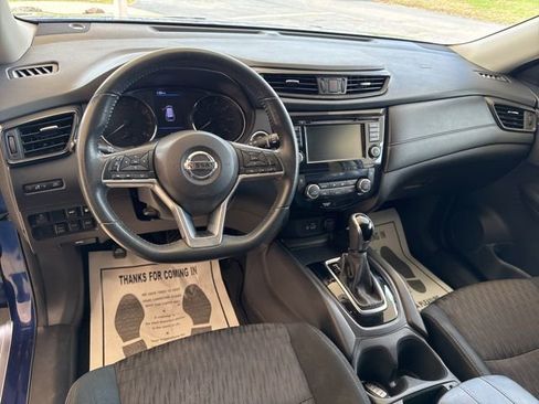 Used 2018 Nissan Rogue SV image 15