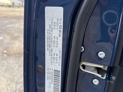 Used 2017 Chrysler 300 Limited image 13