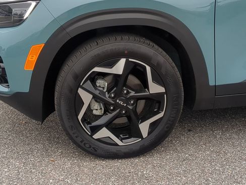 Certified 2025 Kia Seltos EX w/ EX Sunroof Package image 9