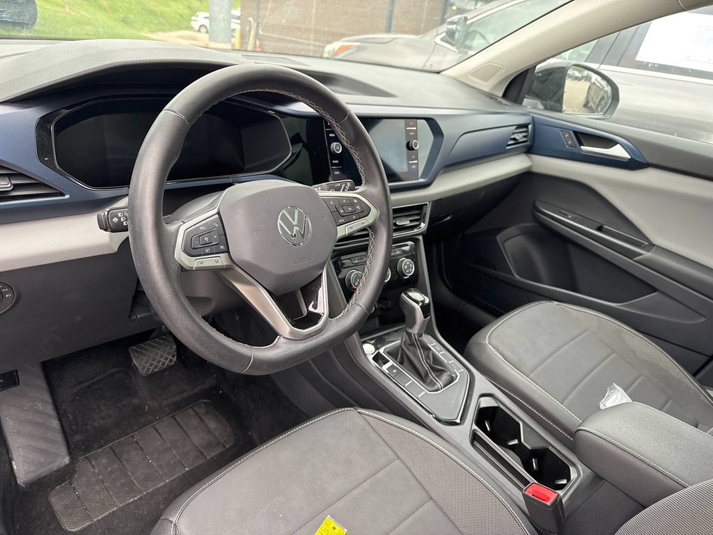 Used 2023 Volkswagen Taos SE w/ Panoramic Sunroof Package FWD image 10