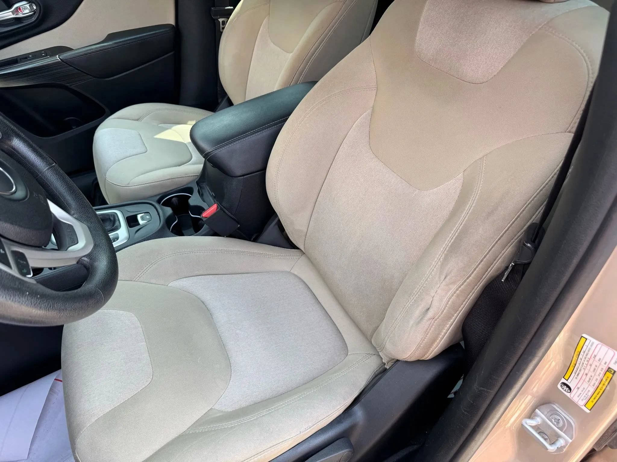 Used 2015 Jeep Cherokee Sport FWD image 29