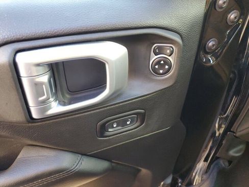 Used 2021 Jeep Wrangler Unlimited Sahara image 20