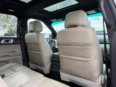 Used 2015 Ford Explorer XLT w/ Equipment Group 202B FWD image 15