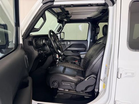Used 2020 Jeep Wrangler Unlimited Sahara AWD/4WD image 25