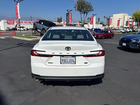 Used 2026 Toyota Camry SE w/ Convenience Package FWD image 5