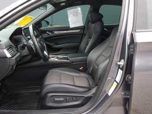Used 2018 Honda Accord Sport image 7